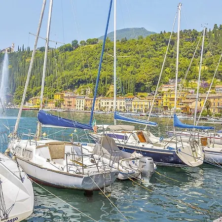 Amazing In Puegnago Sul Garda With Wifi * 拉法